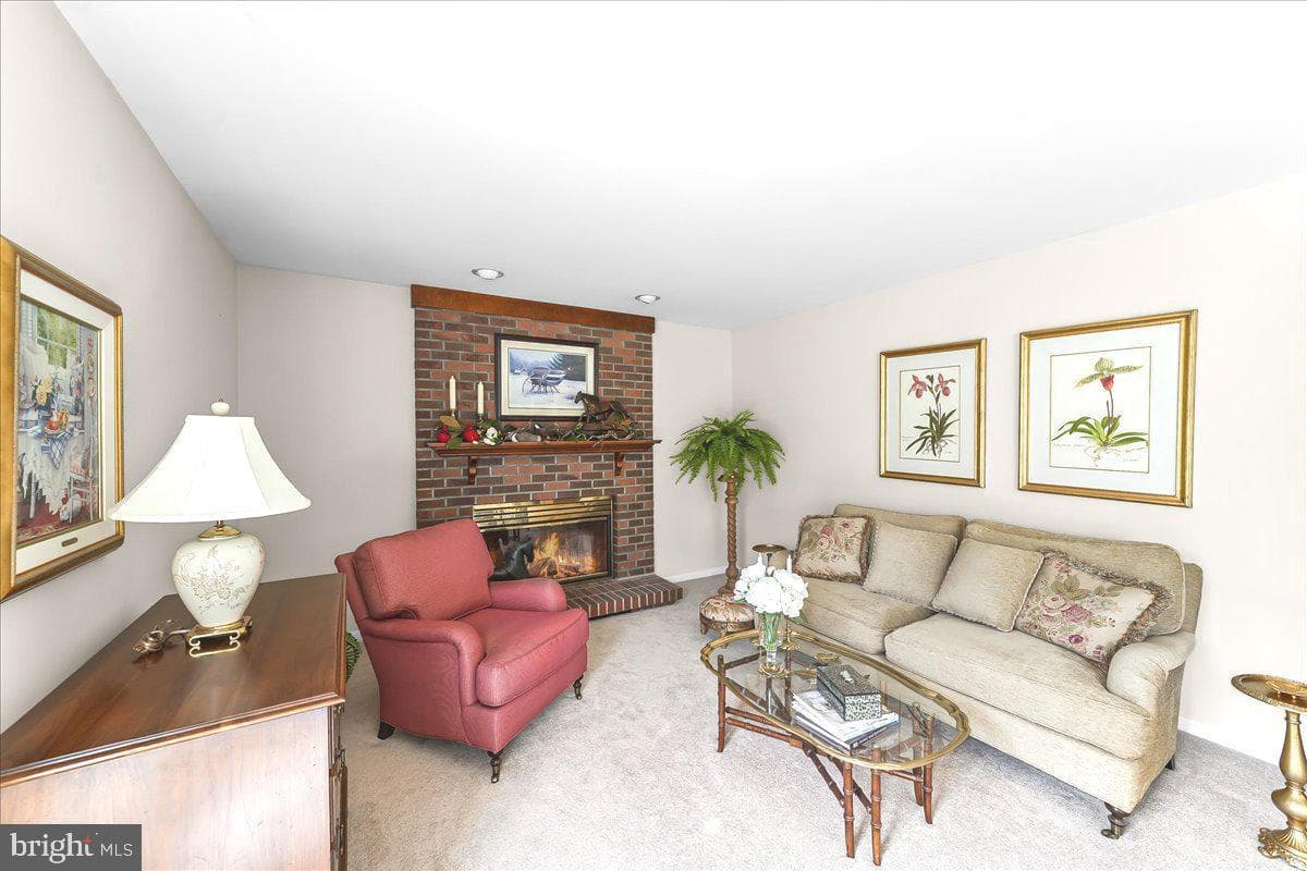 203 Balmoral Circle photo 18