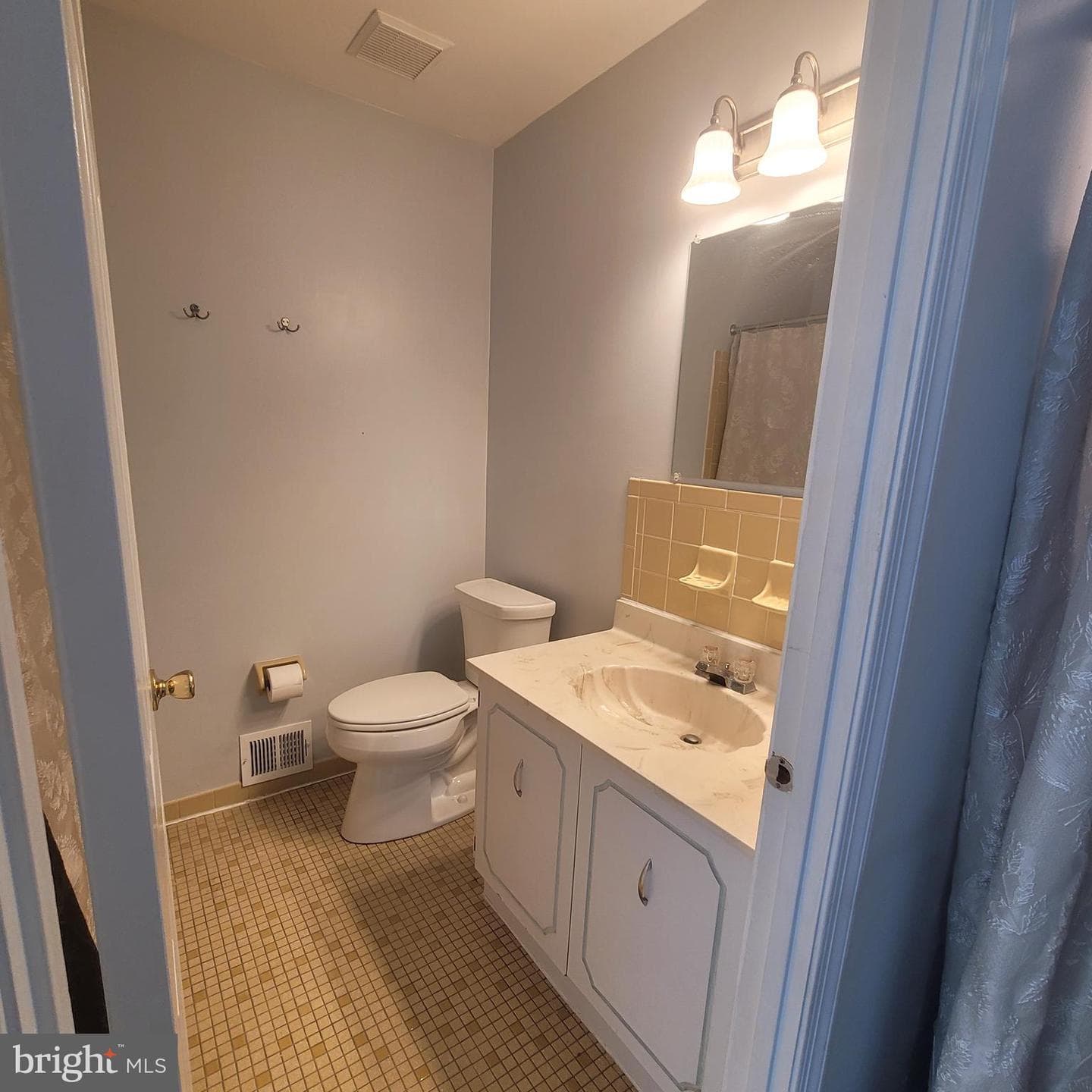 430 Carmarthen Court photo 23