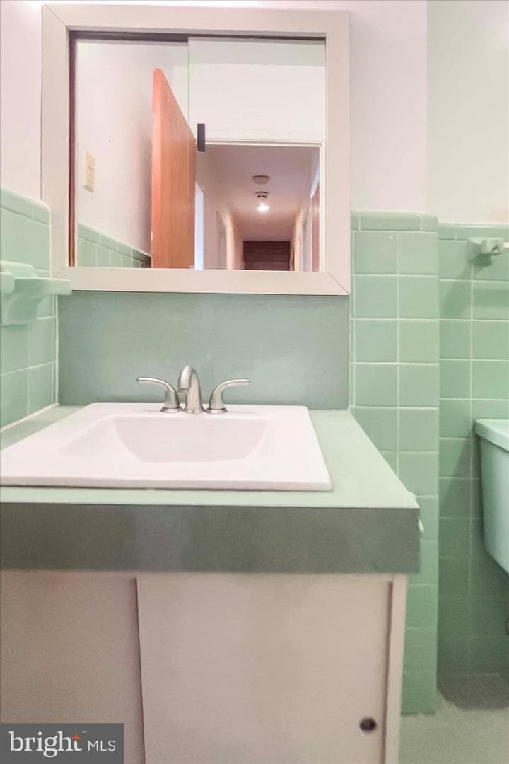 675 Trephanny photo 16