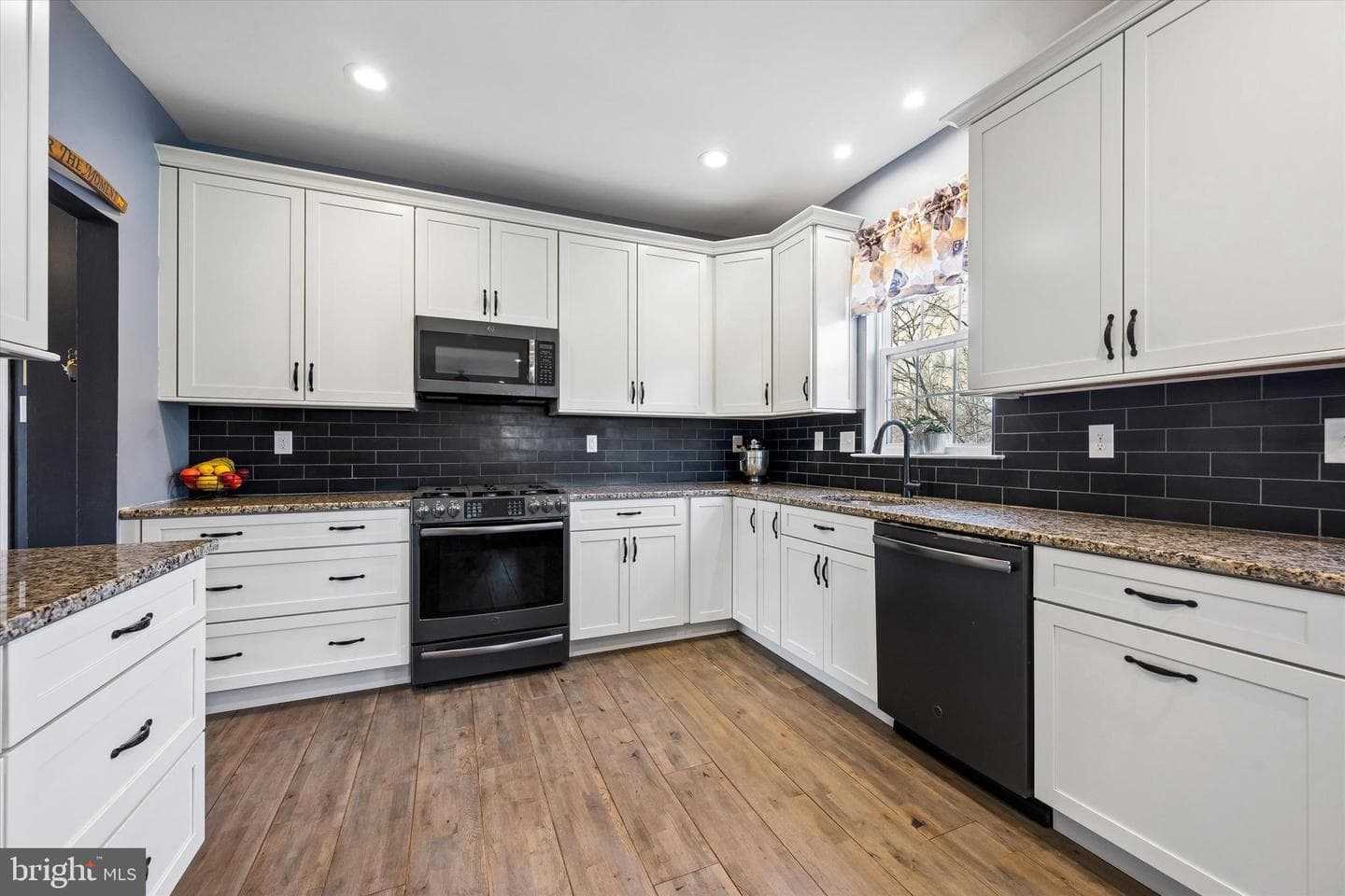 50 Knoll Road photo 8