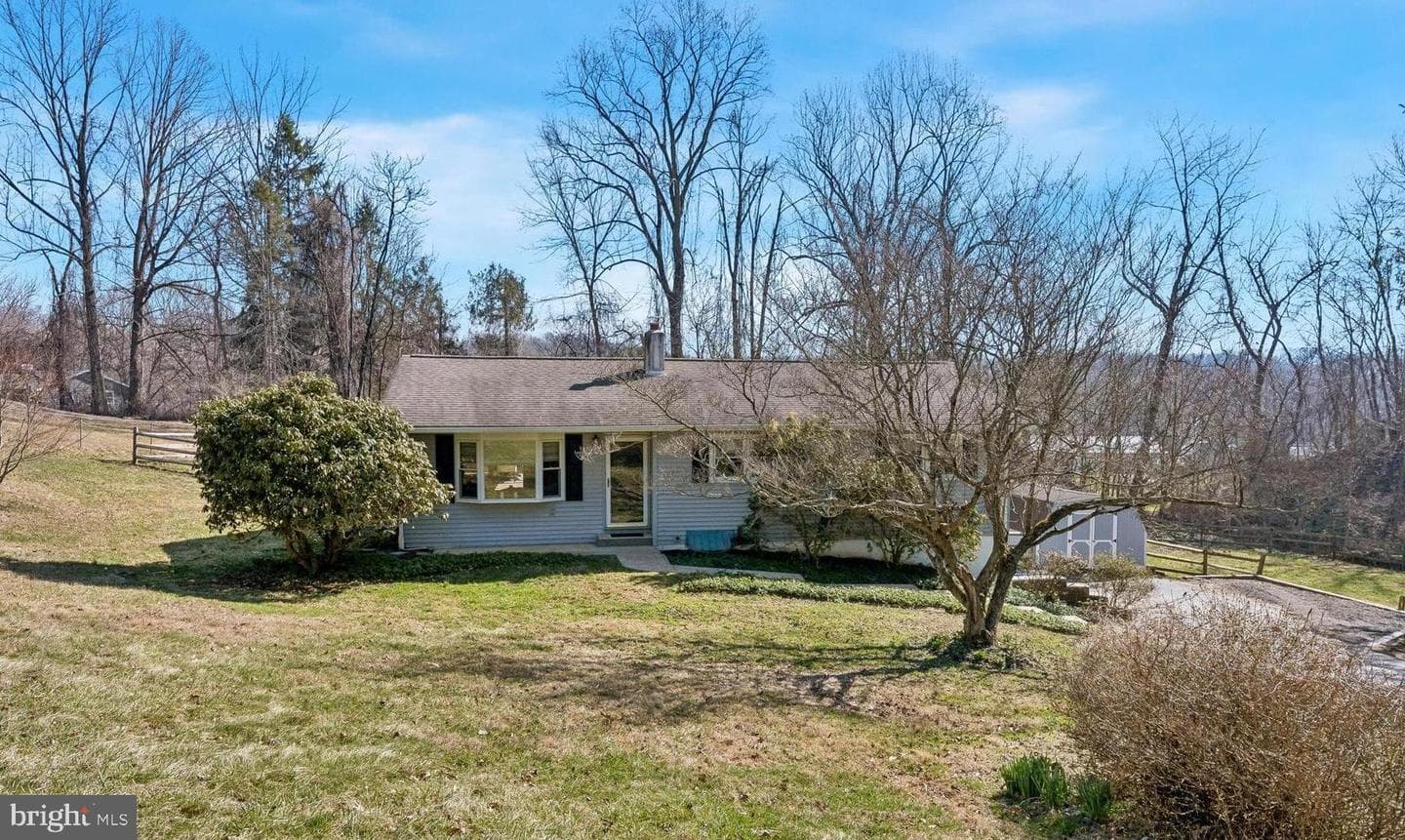 100 Evergreen Drive photo 3
