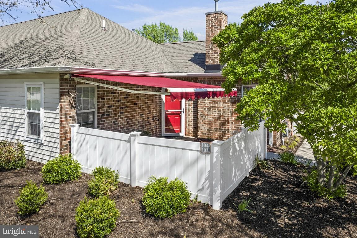 104 Village Way #16c photo 3