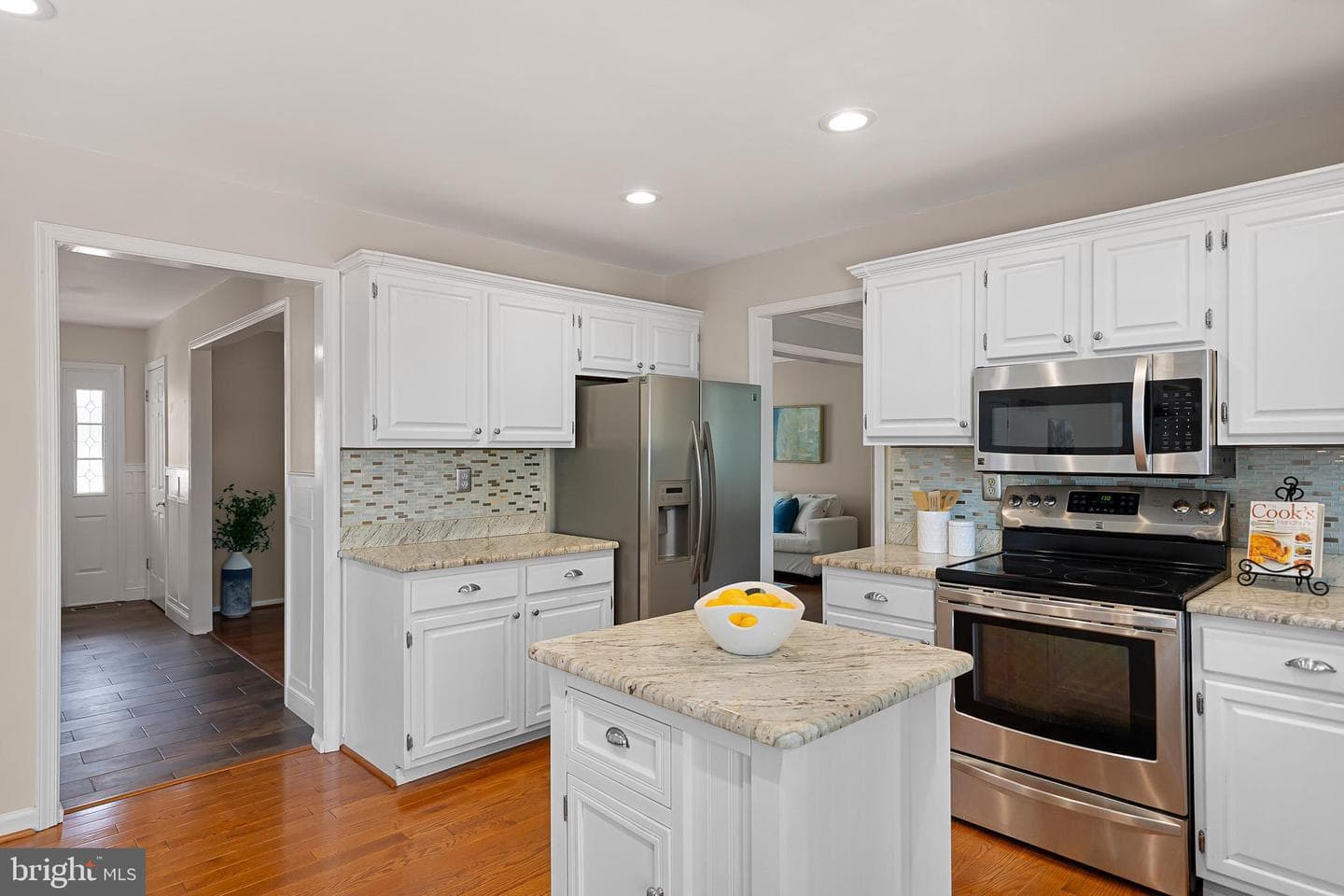 820 Plumtry Drive photo 9