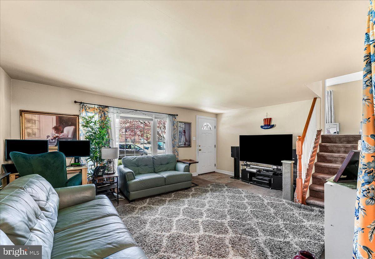26 Greentree Lane photo 6