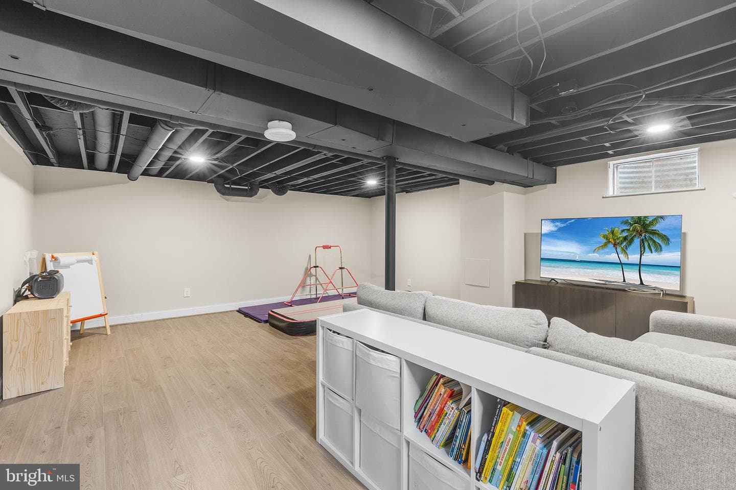 306 Hanover Court photo 37