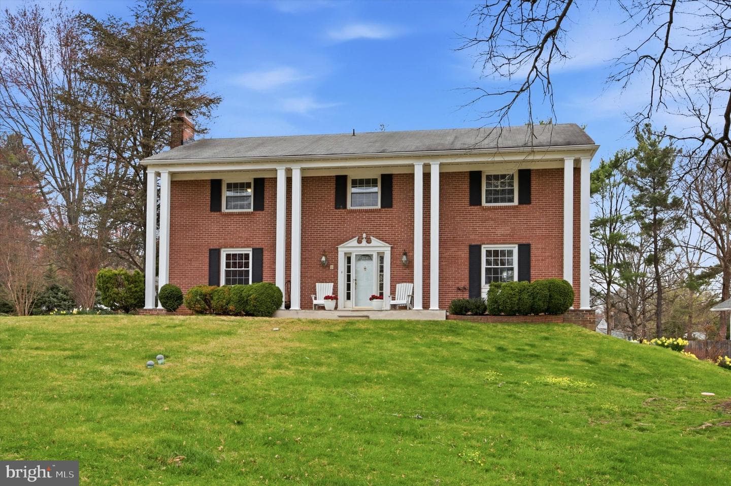 560 Watford Lane