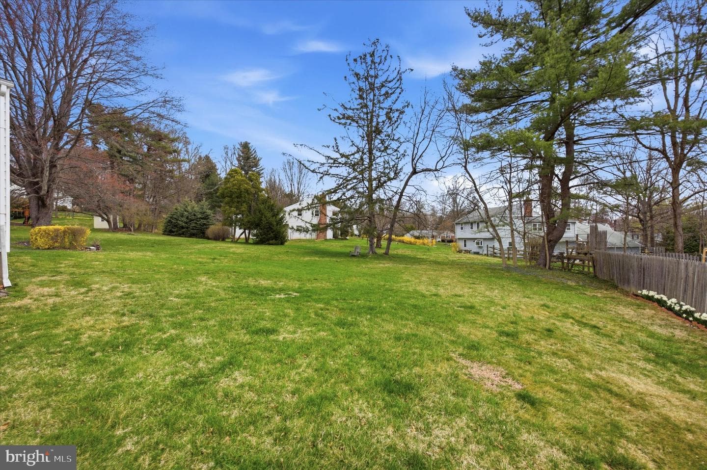 560 Watford Lane photo 32