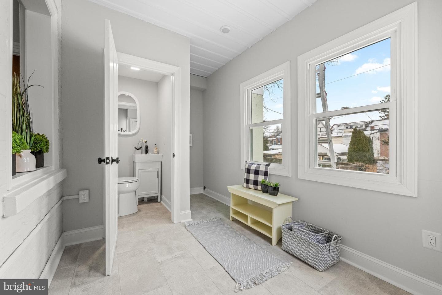 222 W Barnard Street photo 13
