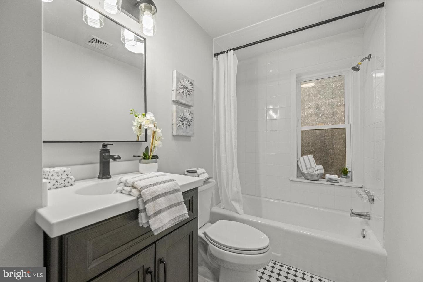 222 W Barnard Street photo 25
