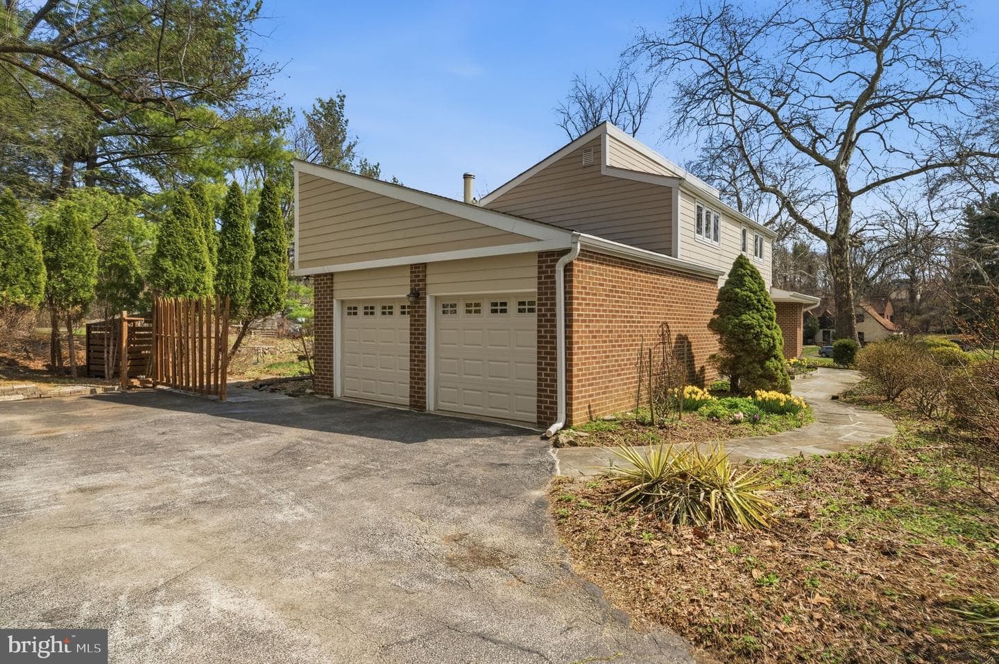 1561 Tanglewood photo 5