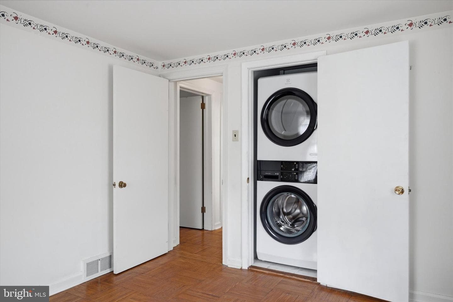 547 Dorothy Lane photo 14