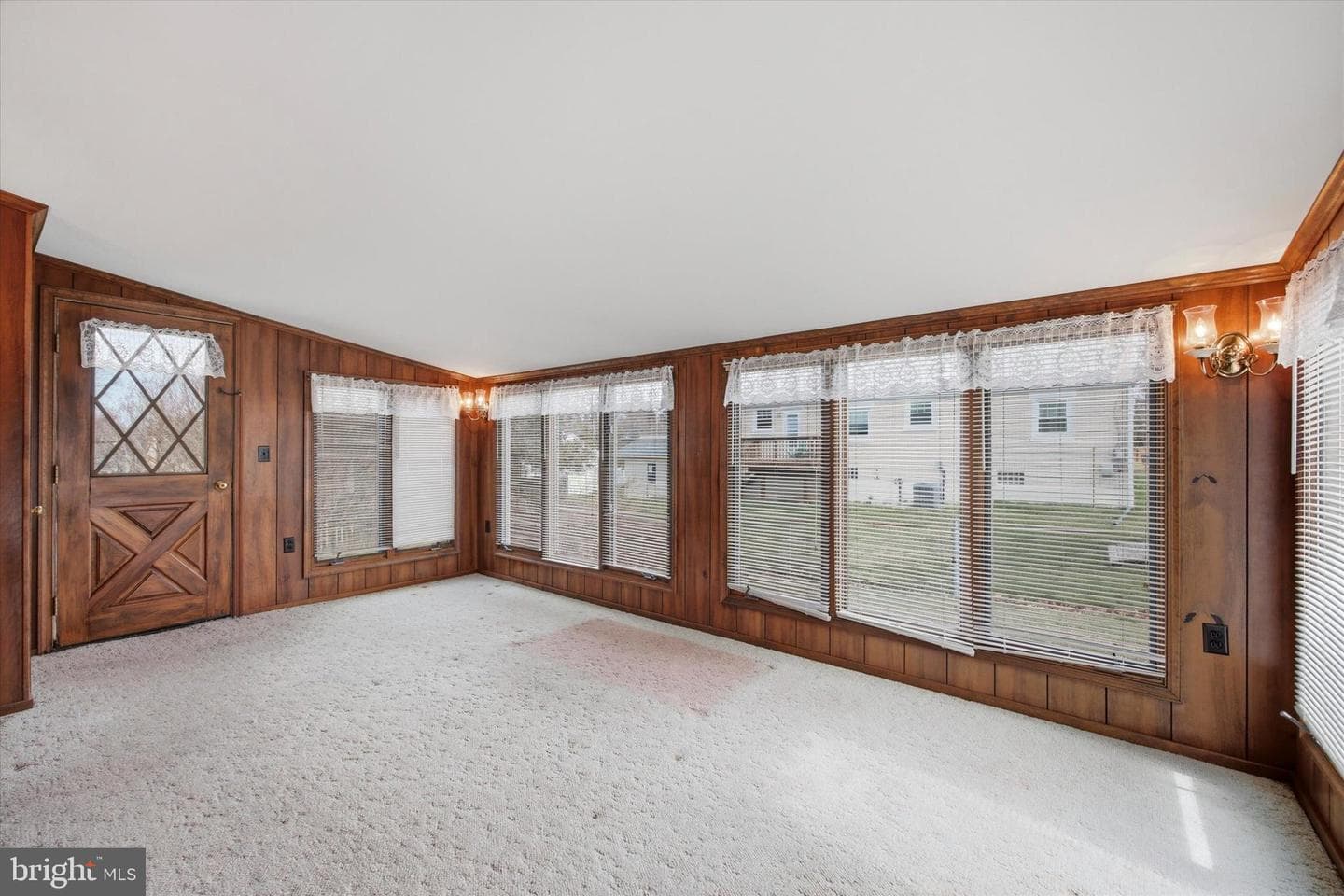 547 Dorothy Lane photo 15