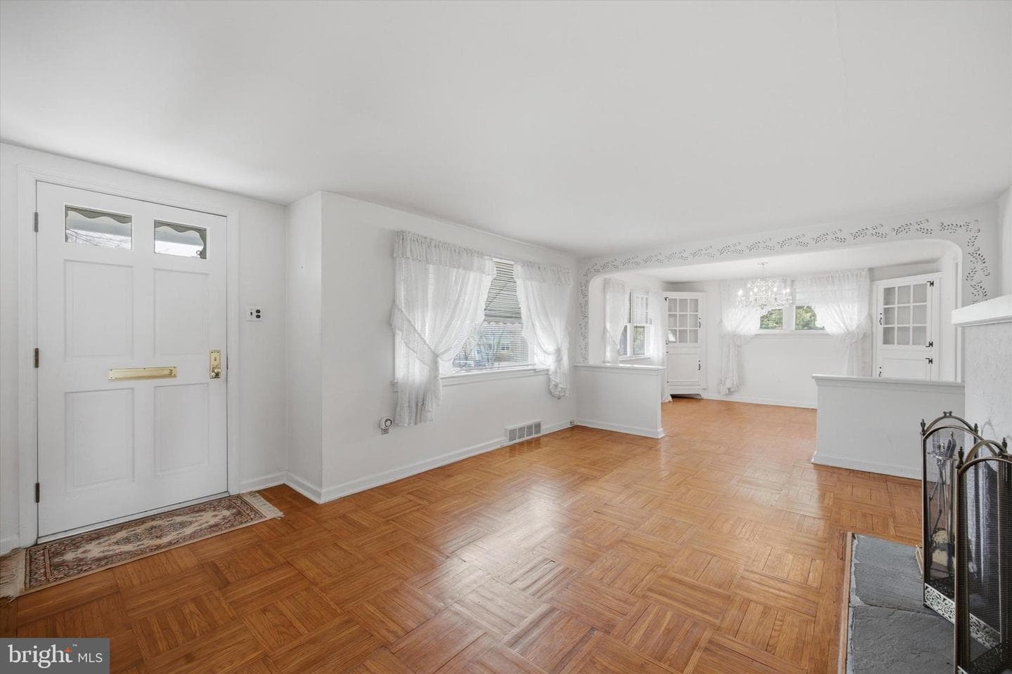 547 Dorothy Lane photo 4