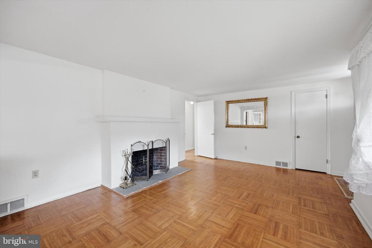 547 Dorothy Lane photo 7