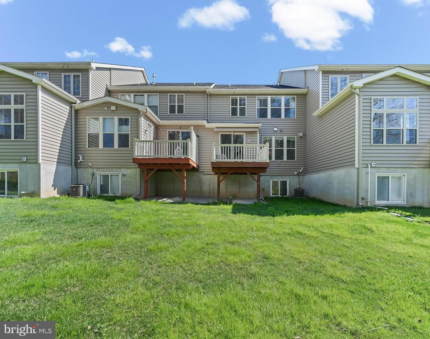 292 Kestrel Court photo 37