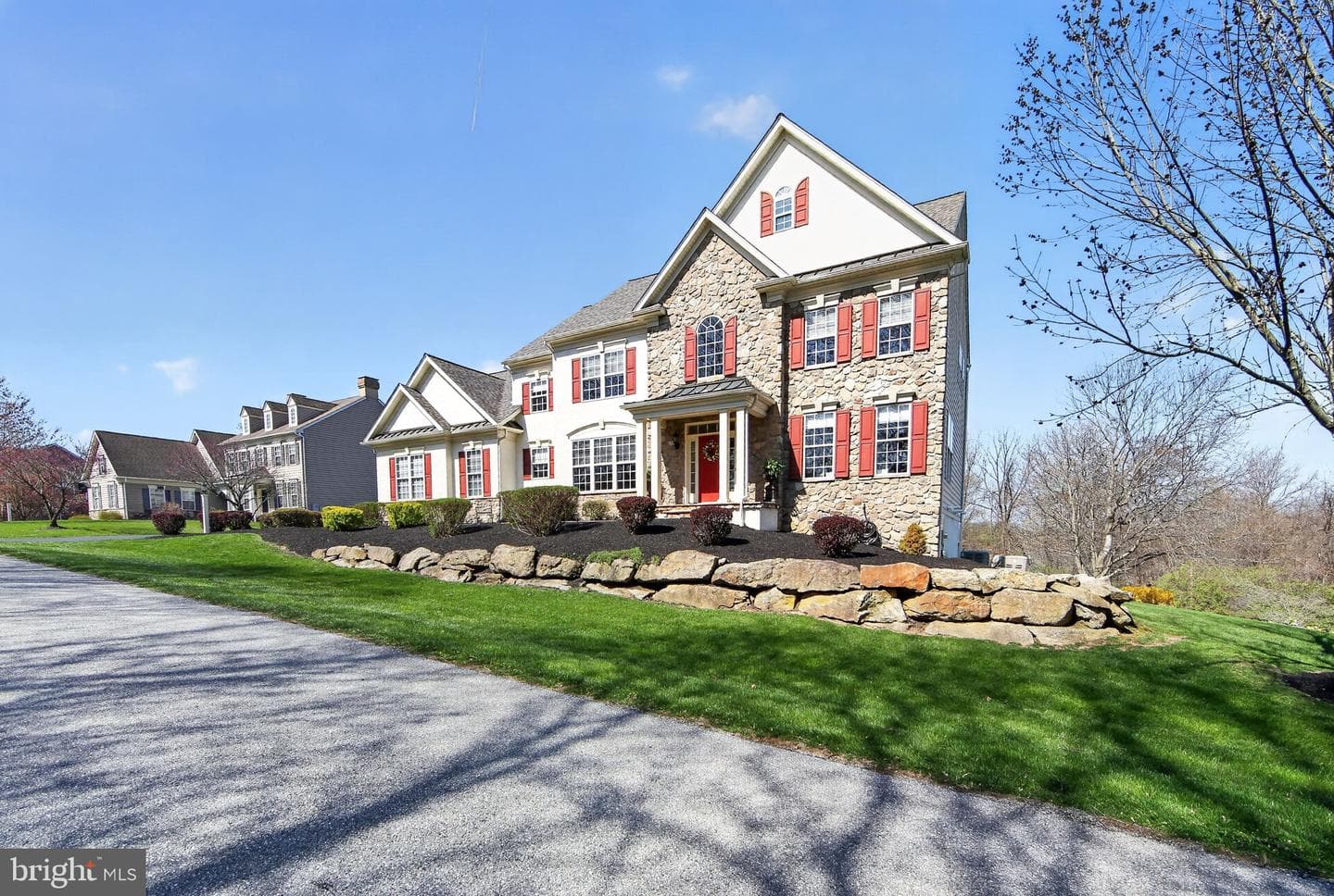 19 Steepleview Drive photo 3