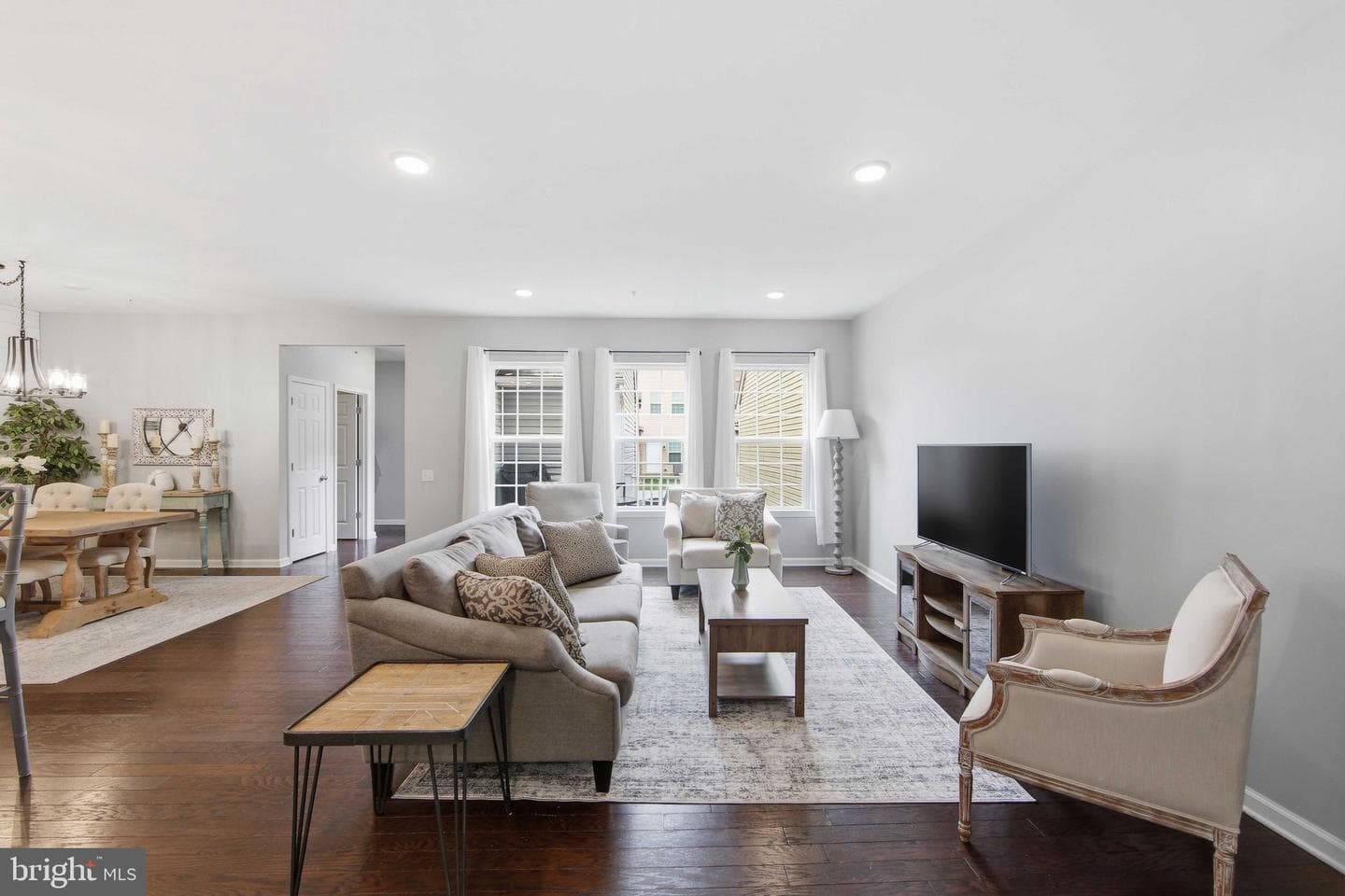 302 Stafford Court photo 8