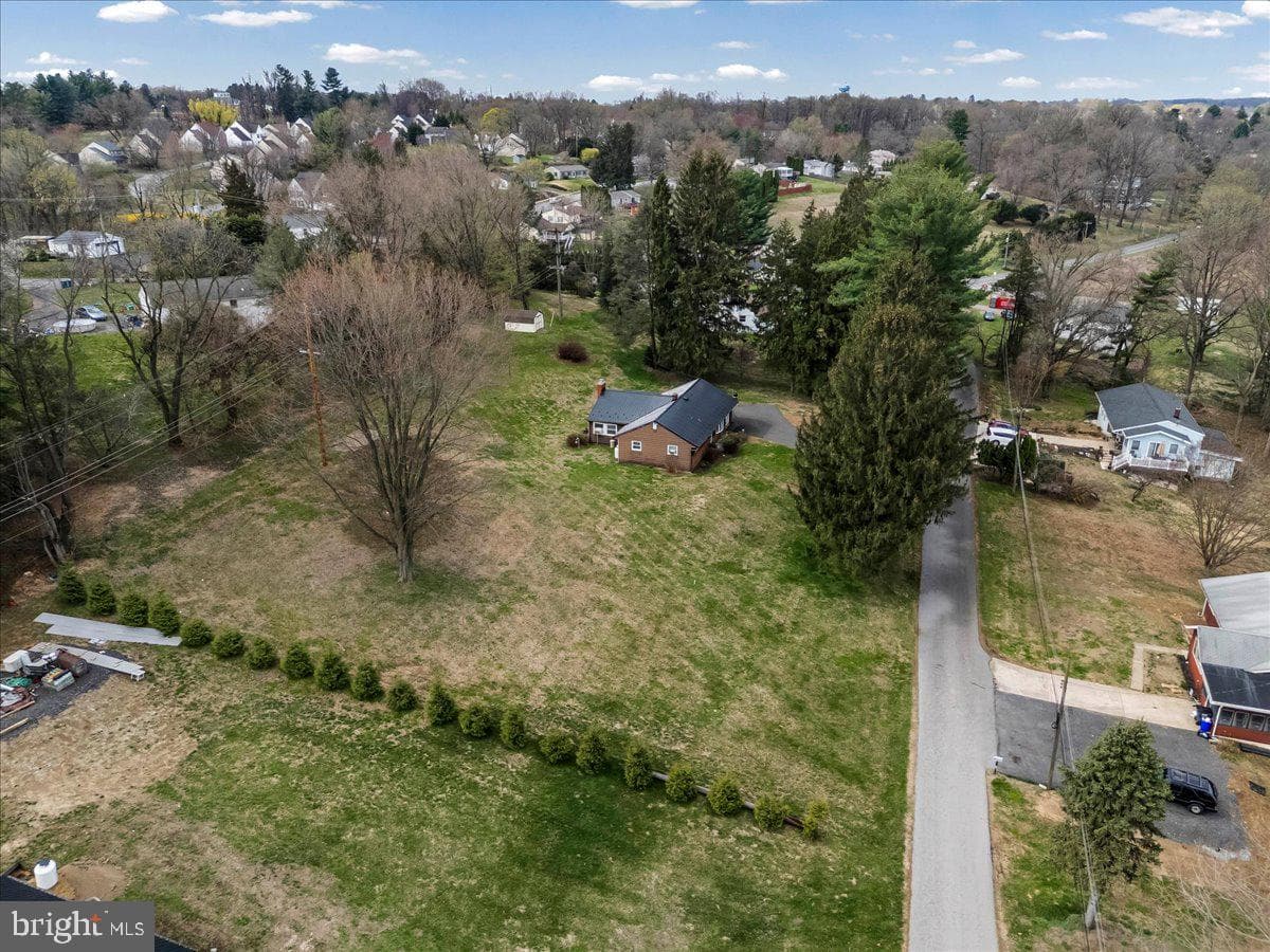 20 Holly Drive photo 32