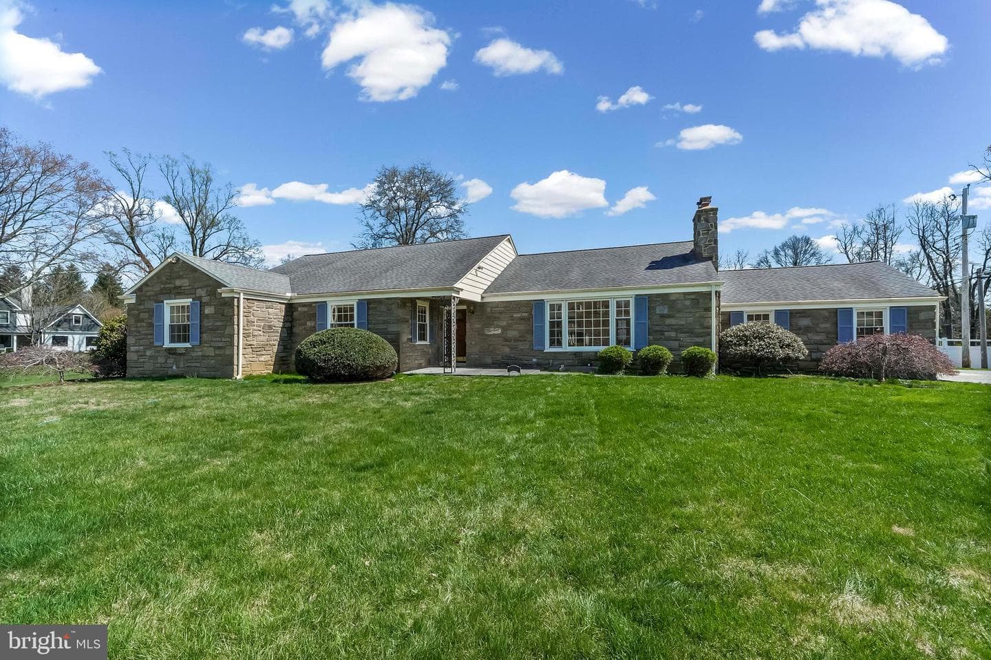 1522 Evergreen Lane photo 3