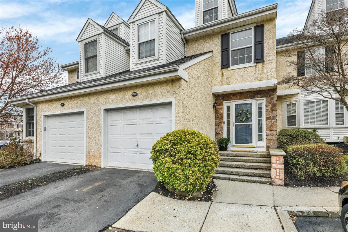 1302 Coventry Pointe Lane #1302 photo 3
