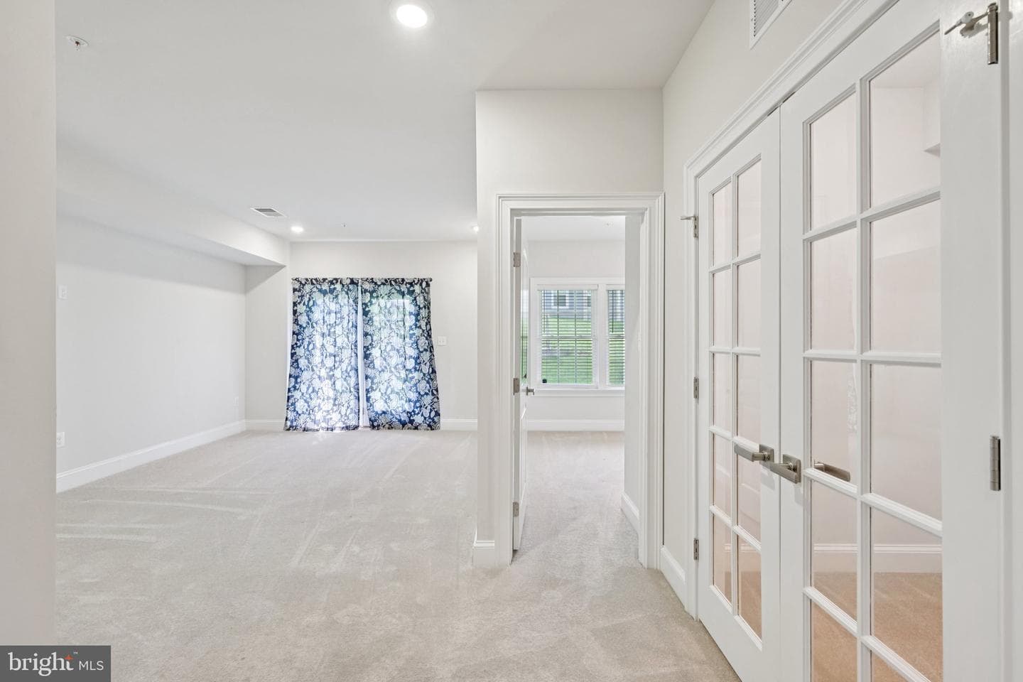 833 Stonecliffe Road photo 26