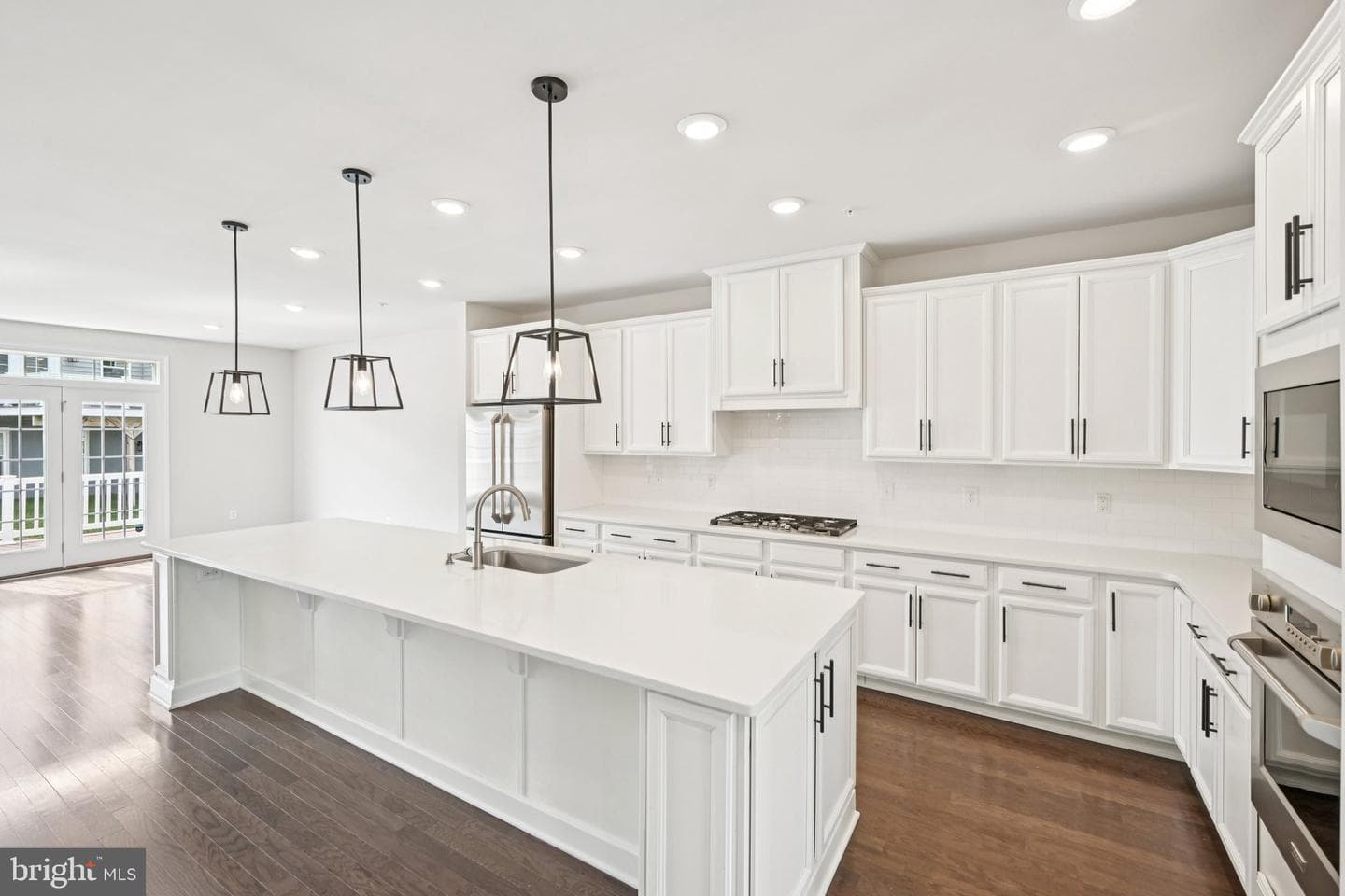 833 Stonecliffe Road photo 3