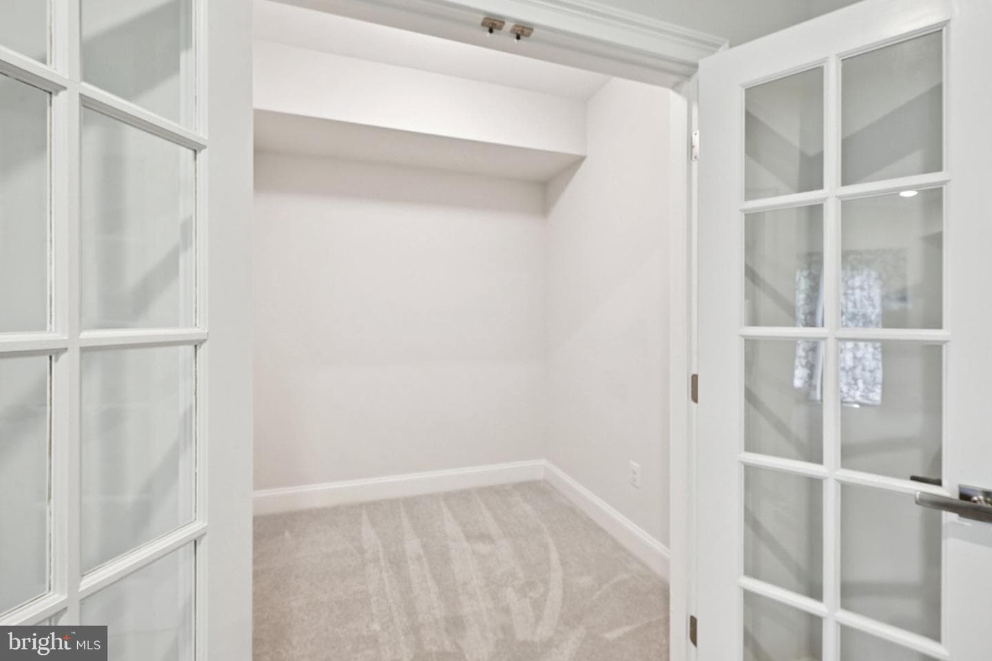 833 Stonecliffe Road photo 33