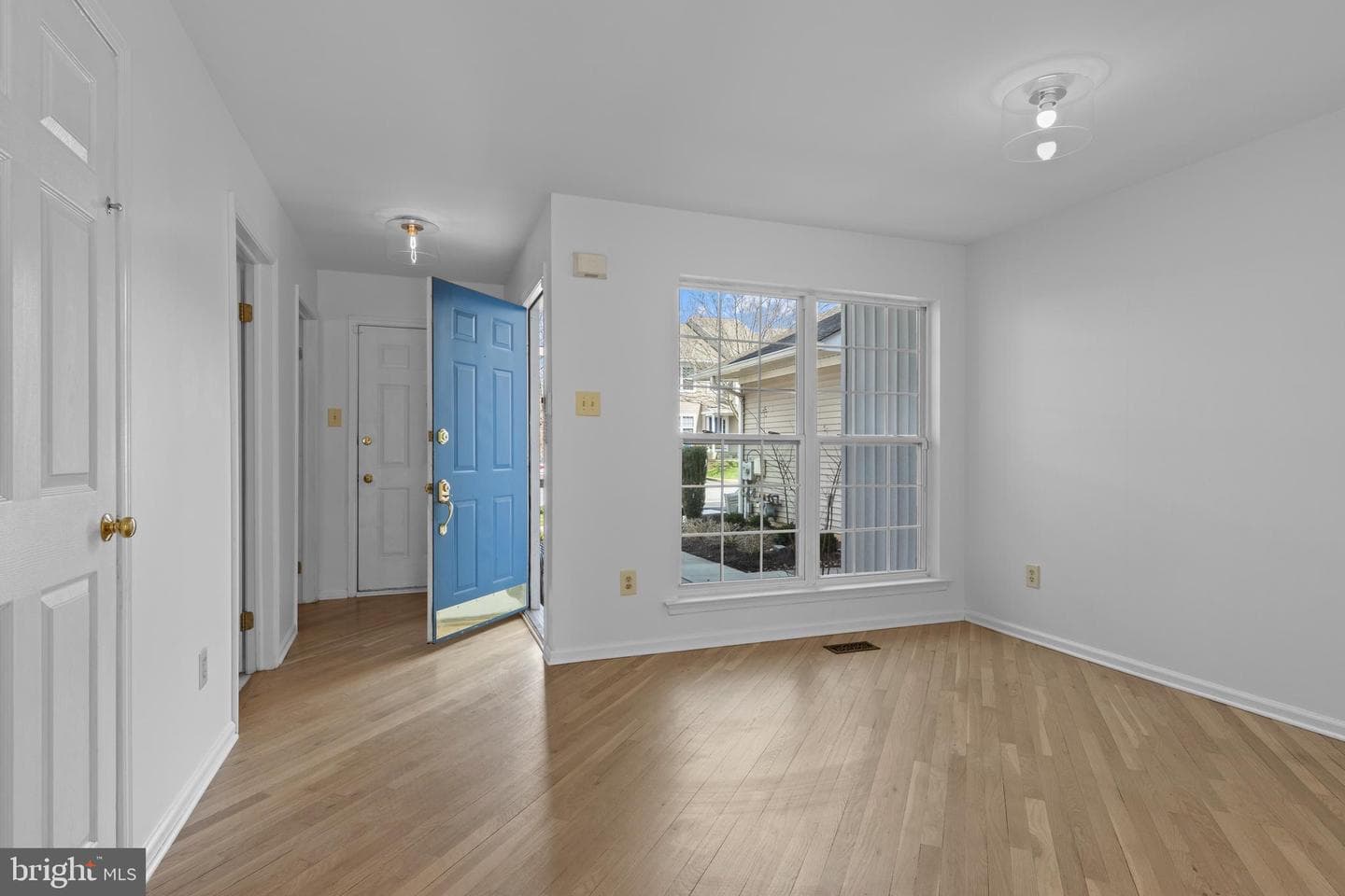 112 Stewarts Court #406 photo 3