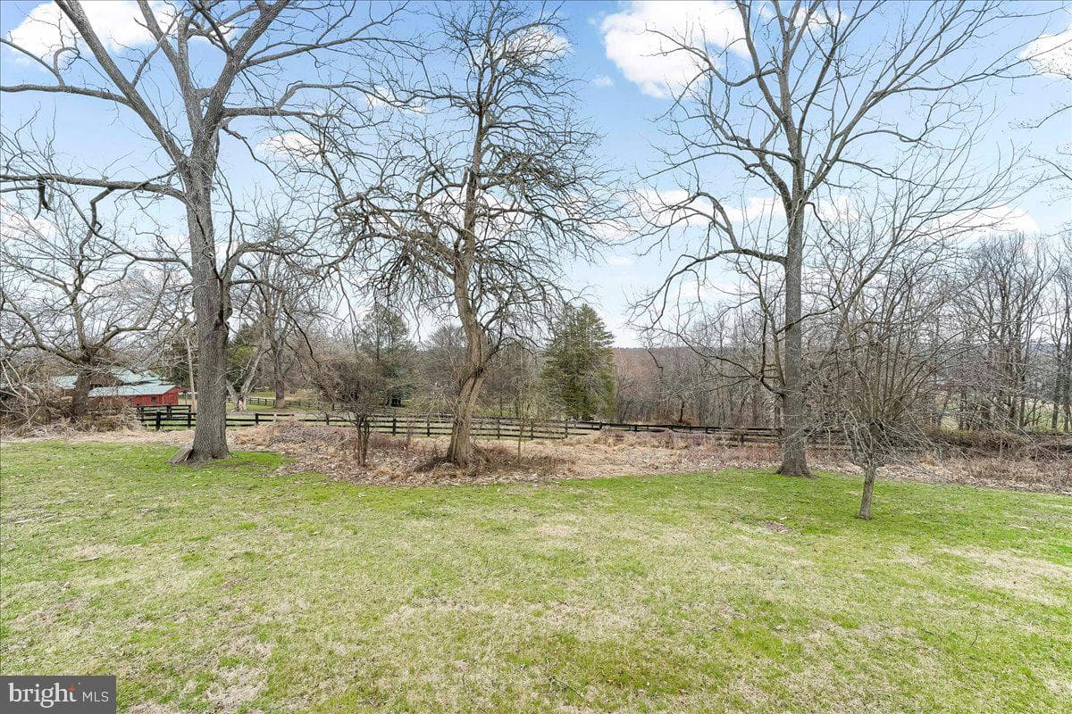 911 Thunder Hill Road photo 36