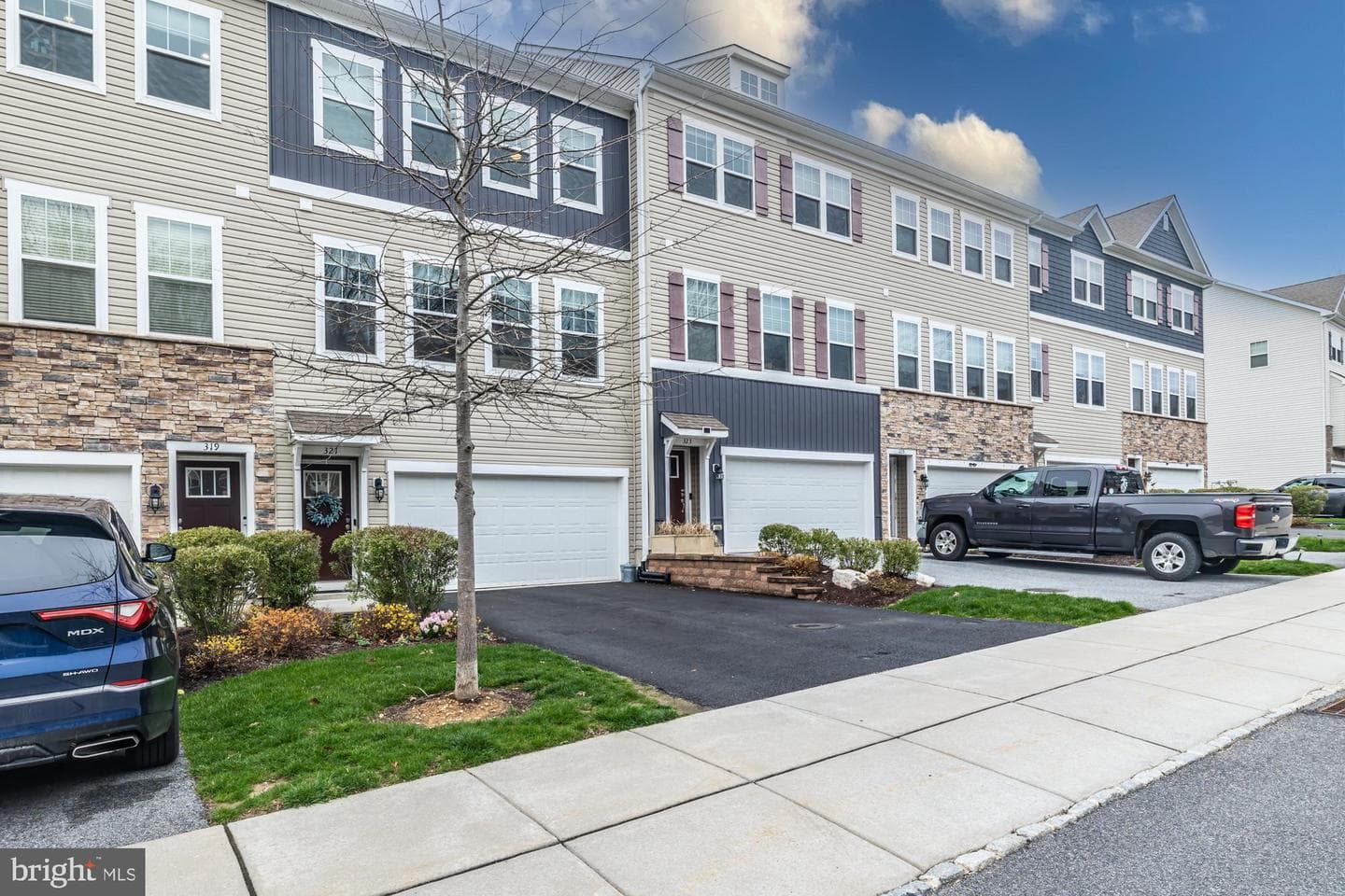 321 Dawson Place photo 3