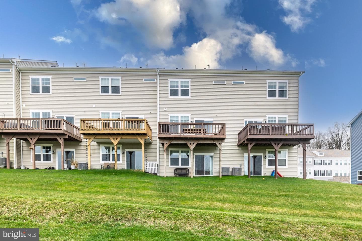 321 Dawson Place photo 4