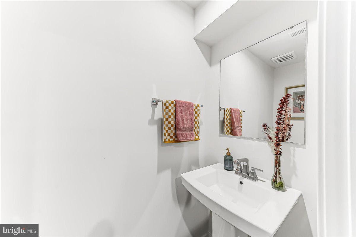 215 Sloan Drive photo 15