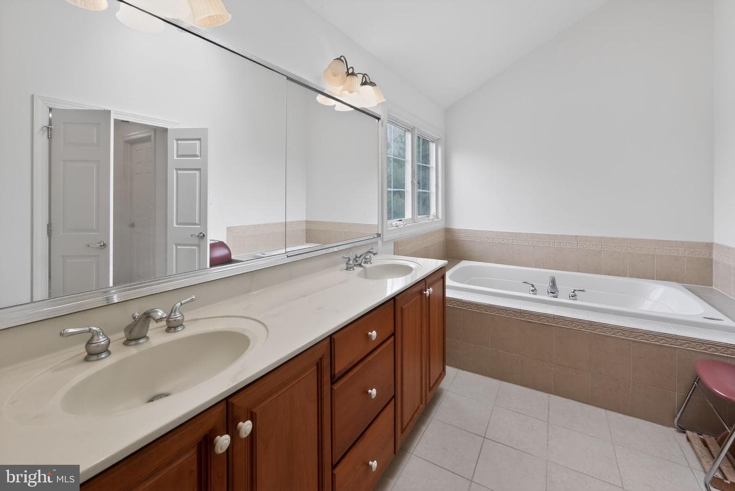 2 Limner Court photo 12
