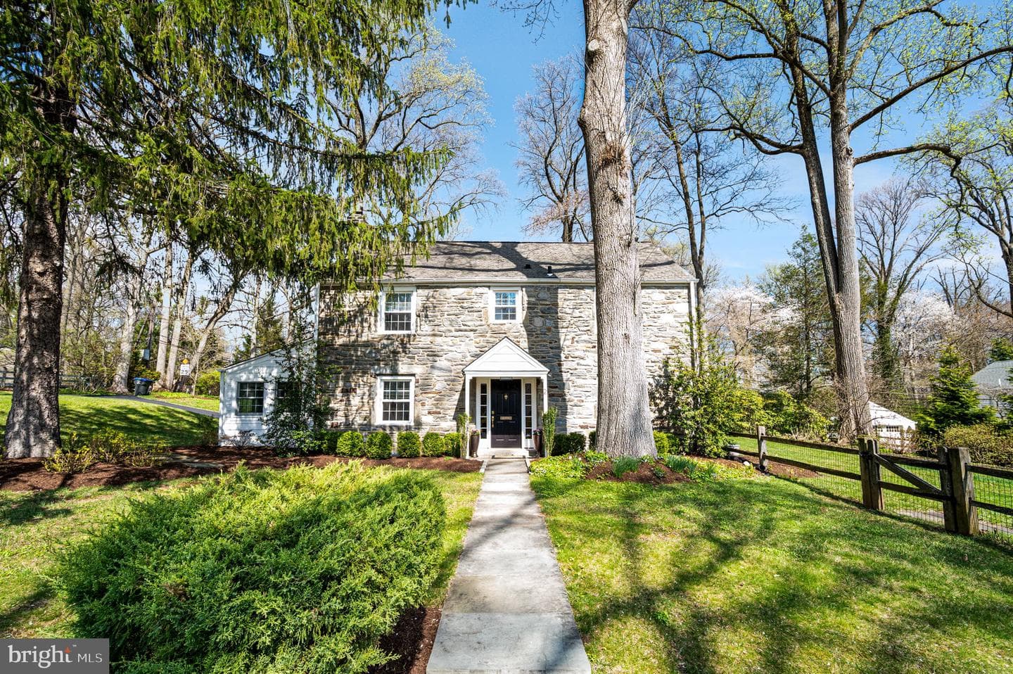 2 Briar Road photo 1