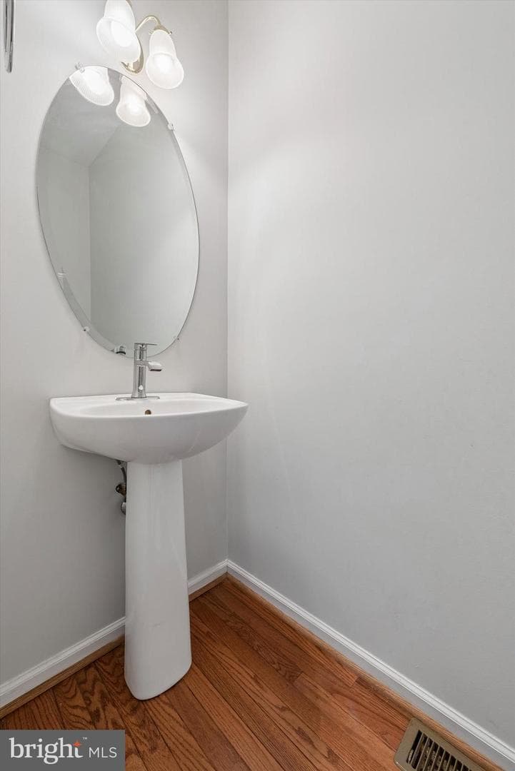 1025 Wiggins Way photo 11