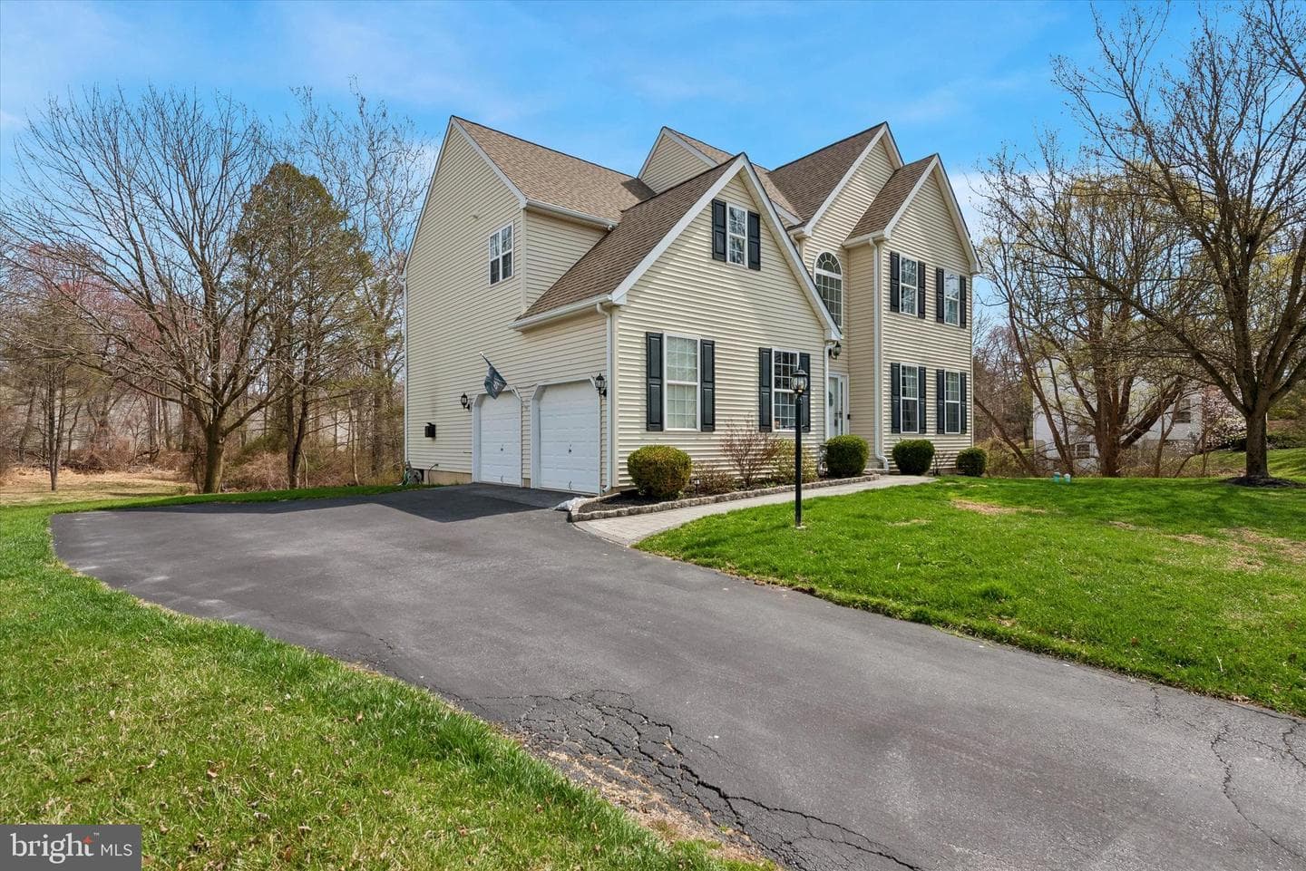 1025 Wiggins Way photo 2