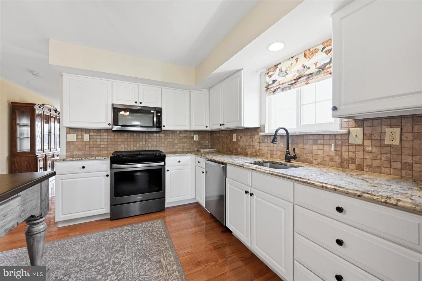 789 W Glenview Drive photo 5