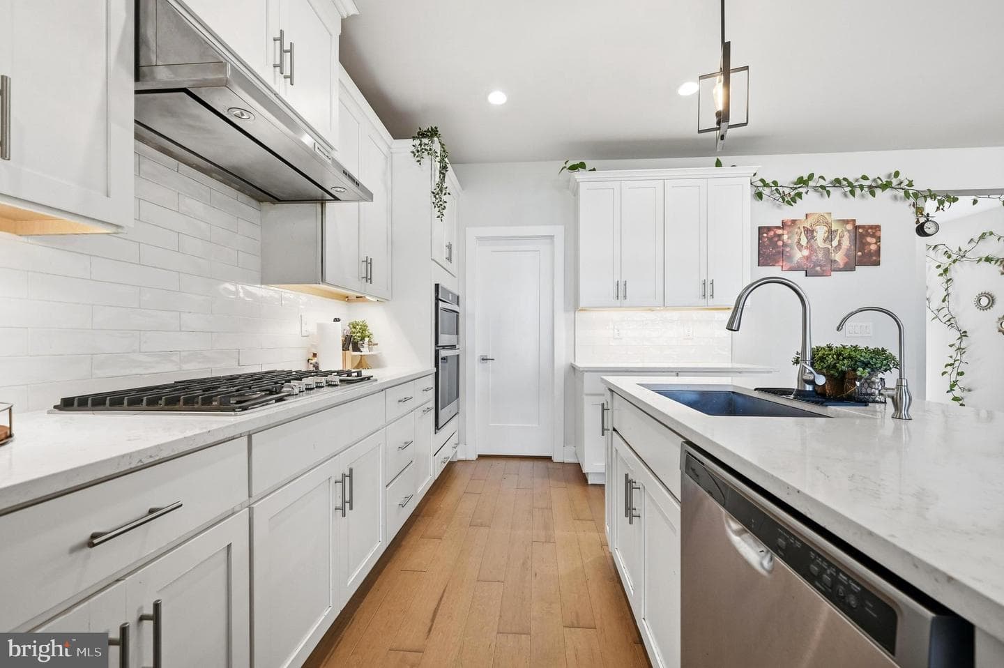 253 Iris Lane photo 14