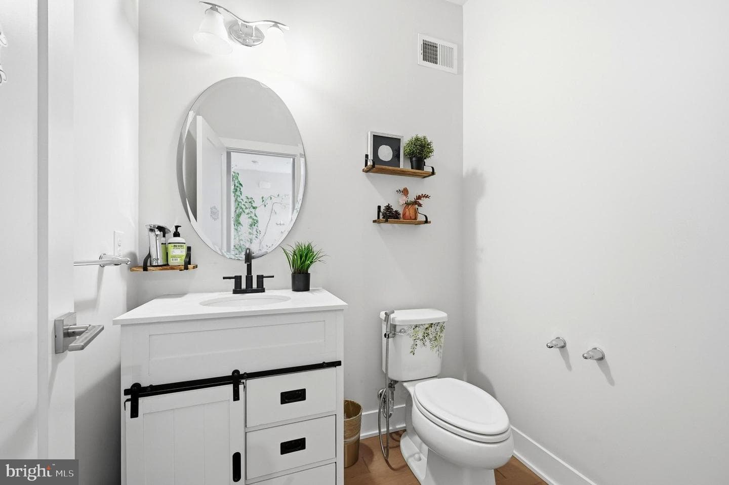 253 Iris Lane photo 16