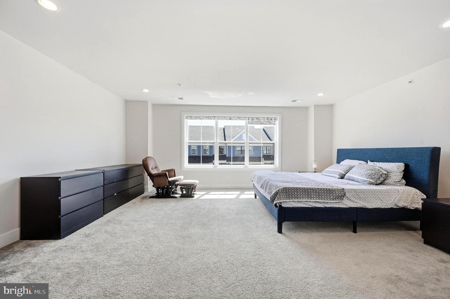 253 Iris Lane photo 22