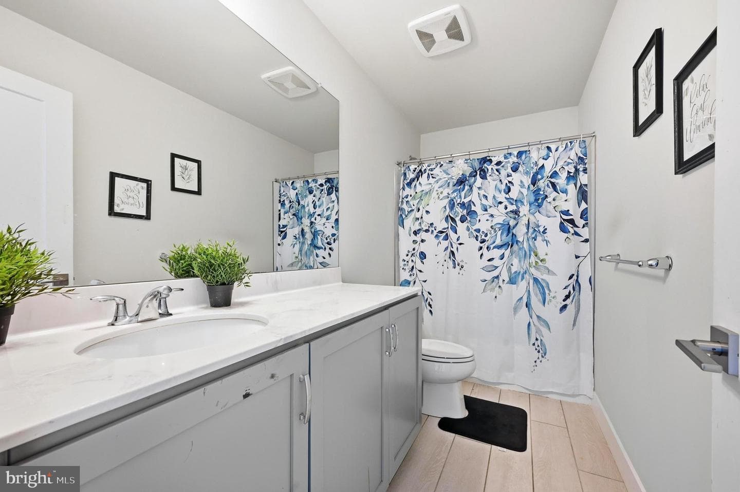 253 Iris Lane photo 29