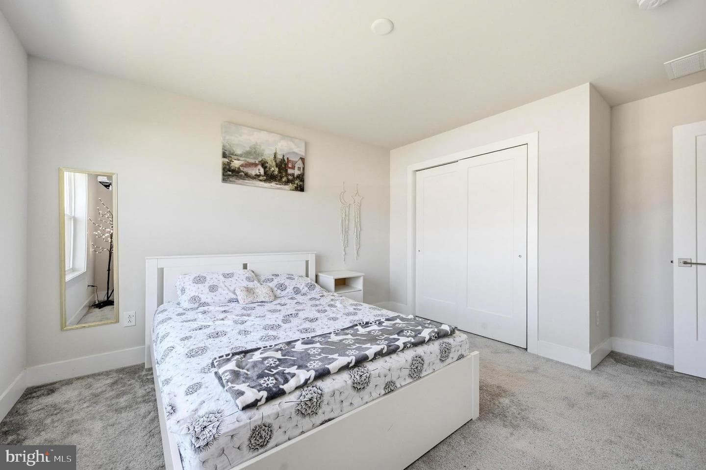 253 Iris Lane photo 31