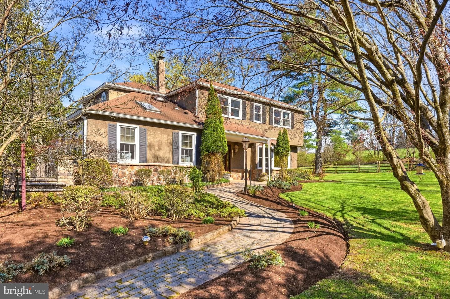 916 General Howe Drive photo 2