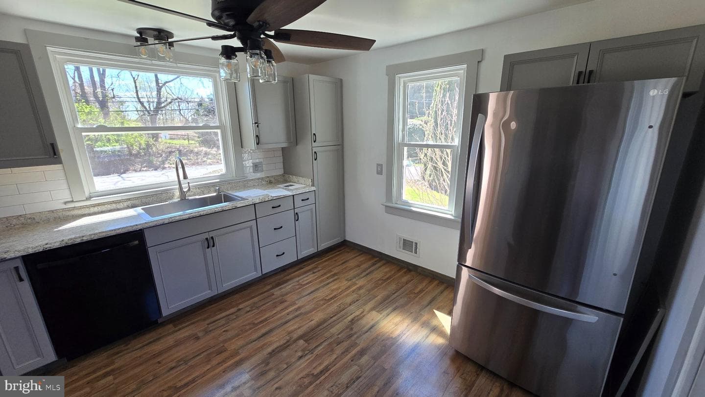 1233 New London Road photo 11