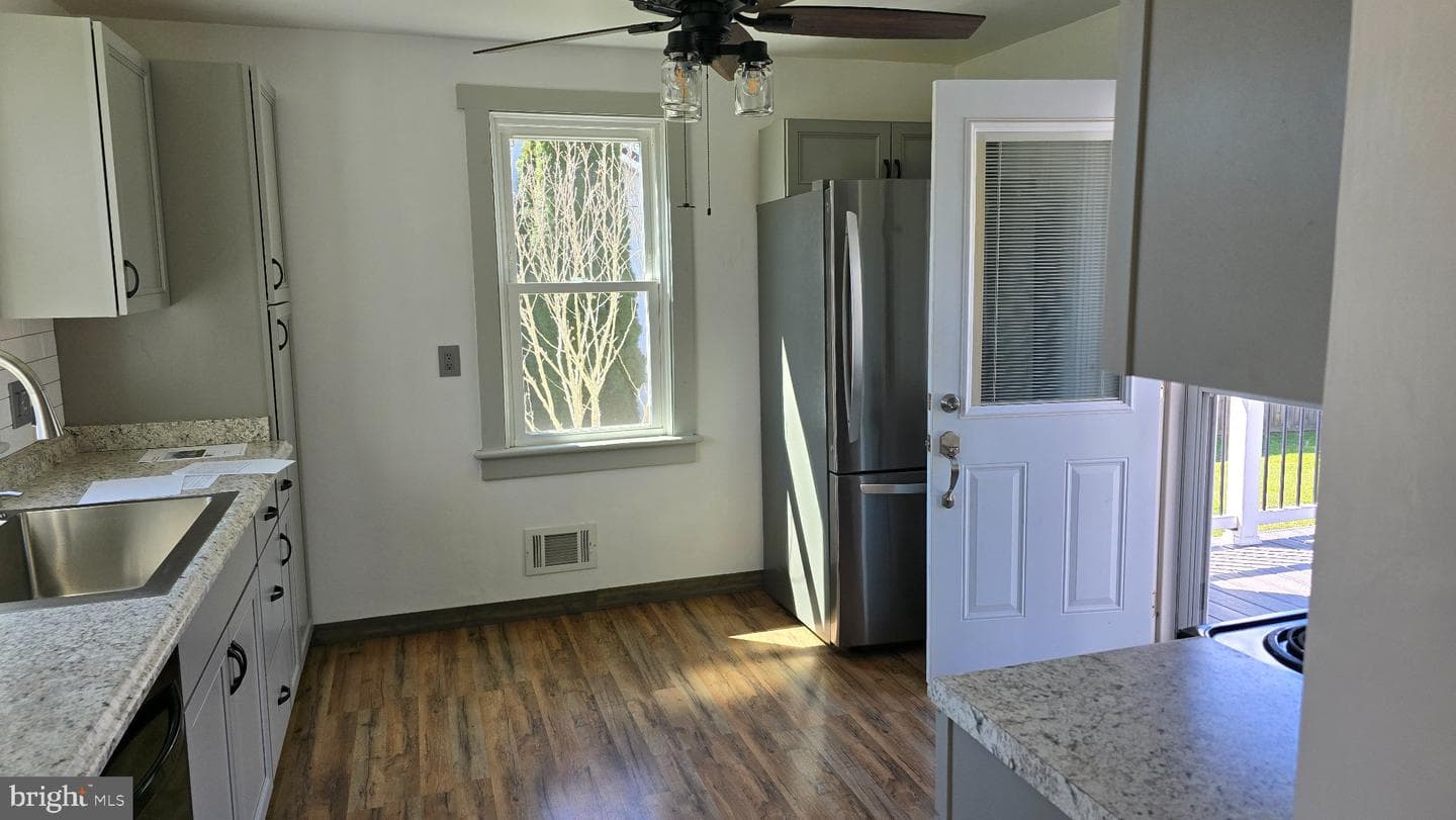 1233 New London Road photo 13