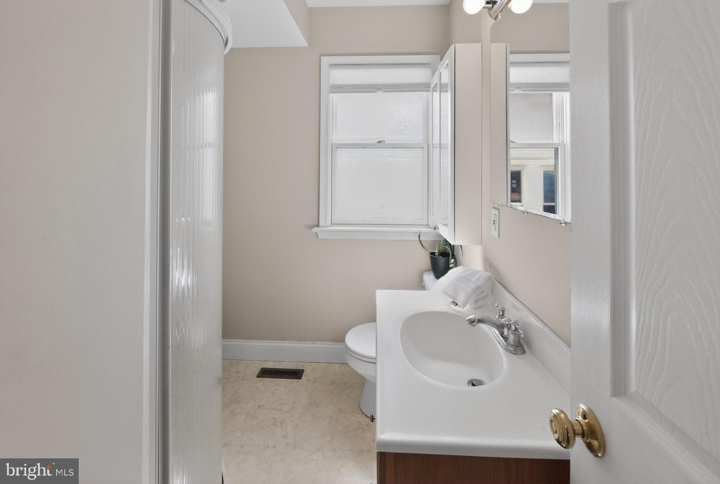 14 N Concord Road photo 16