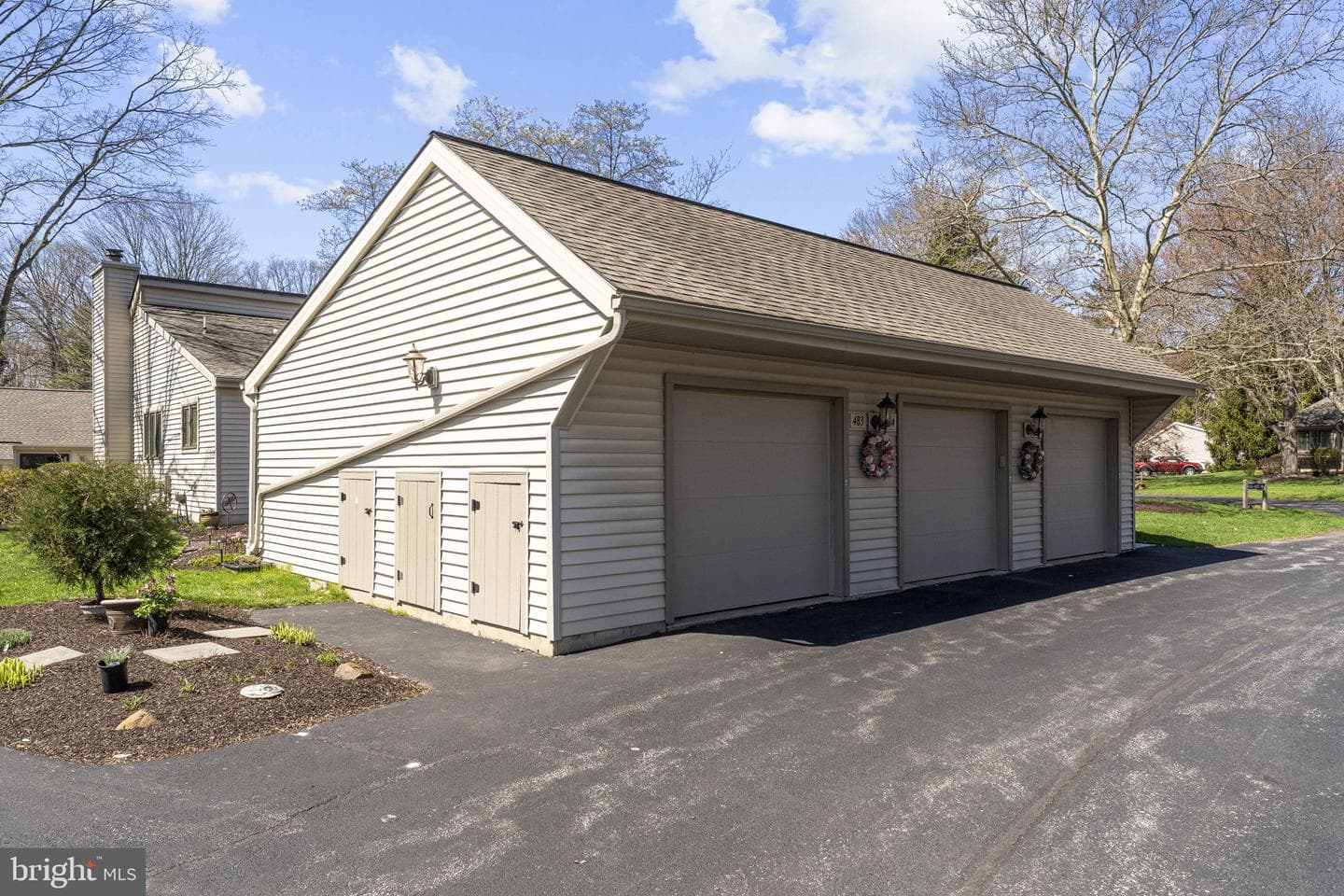 483 Eaton Way photo 2