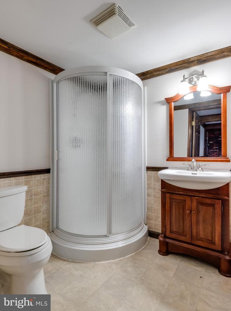 1 Anthony Drive photo 32