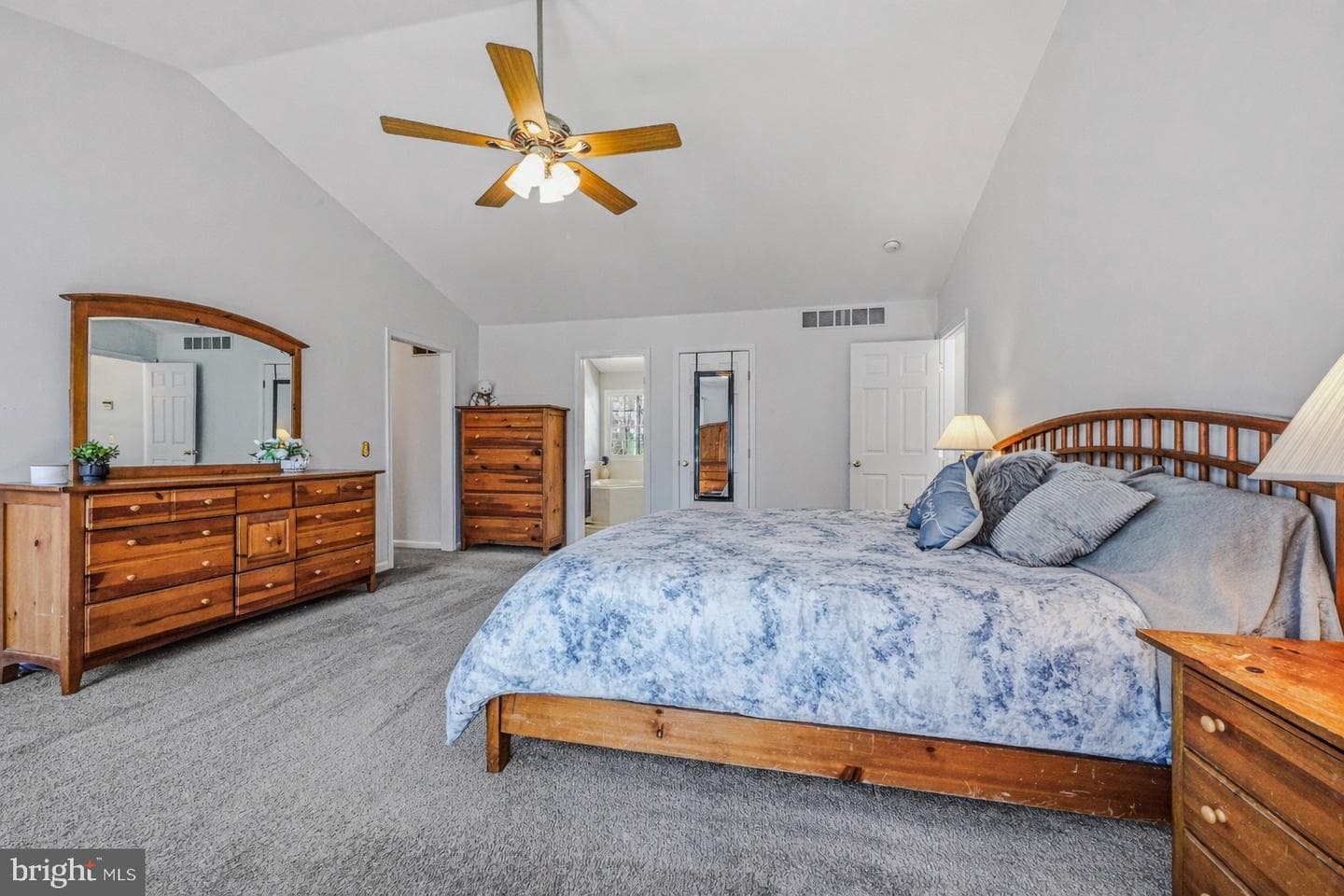 1045 Saint Georges Lane photo 27