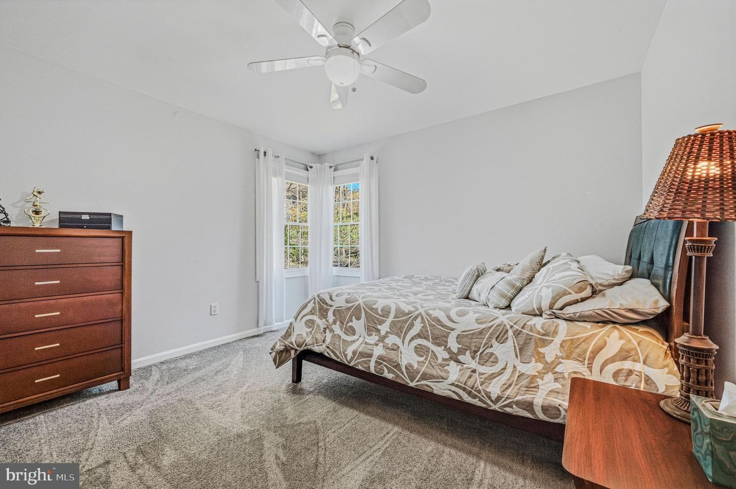 1045 Saint Georges Lane photo 34